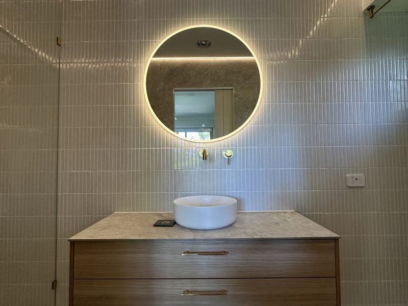 client-renovation-bathroom-BbJZyILL (1)